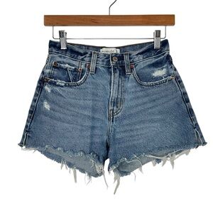 Abercrombie & Fitch Mid Rise Boyfriend Curve Love Shorts Sz 24 Blue Distressed